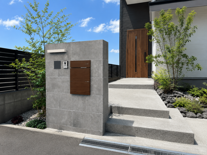 タカショー セラ レバンテでまとめたタイル門柱の施工事例の施工後写真1